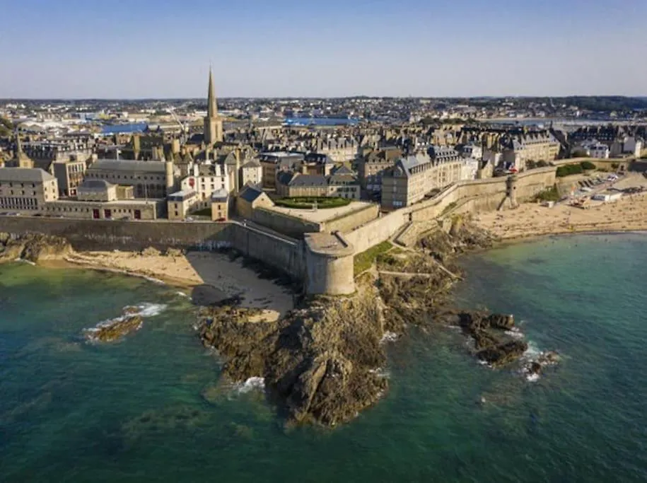 Apartamento Proche St-Malo, Plages, Appart 50M2 Avec Jardin Dinard 0*,