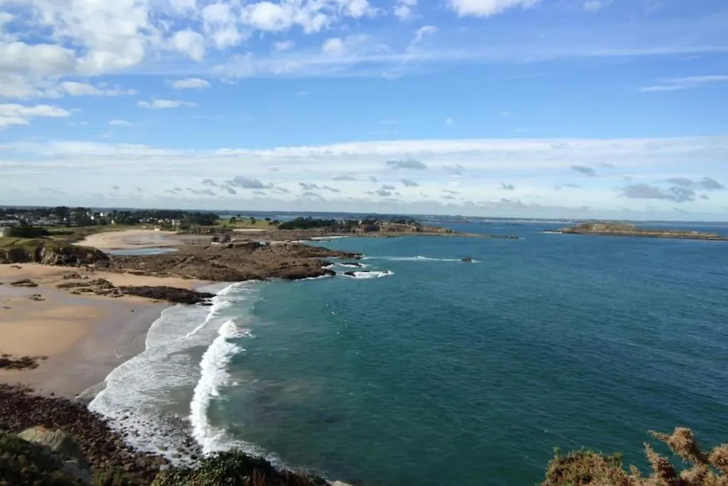 Apartamento Proche St-Malo, Plages, Appart 50M2 Avec Jardin Dinard Francia